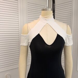 VENUS Black and White cold shoulder Top Sz L Sexy Contemporary
